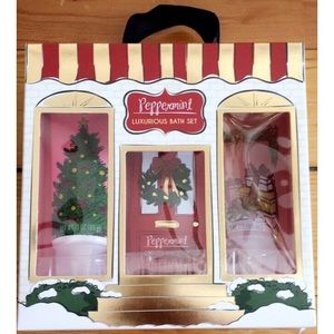 SOLD!!!! Peppermint Luxurious Bath Set